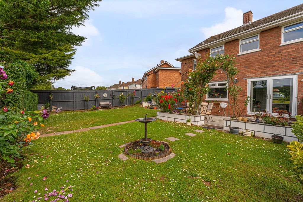 Property photo 2 of 52