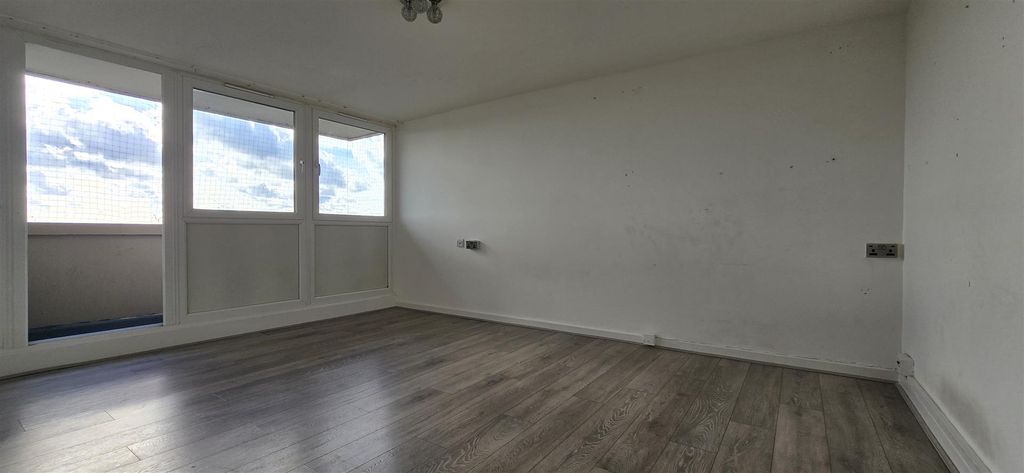 Property photo 2 of 10 20251022_121030.Jpg