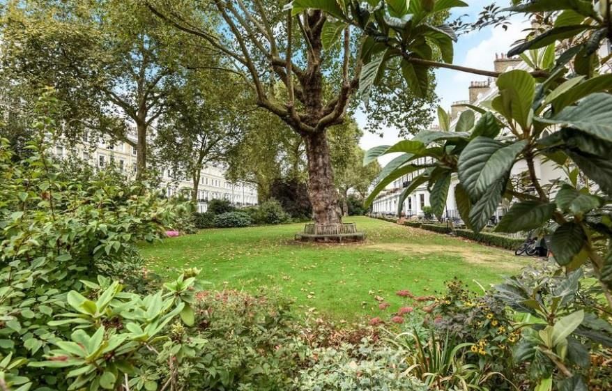 Property photo 2 of 13 Communal Gardens Photo.Jpg