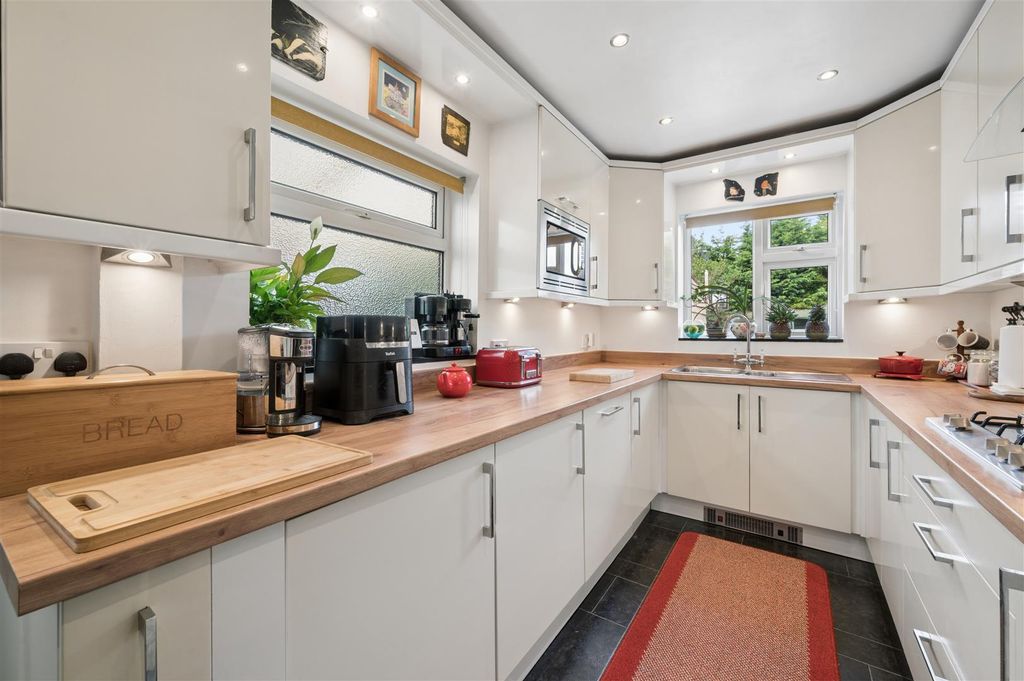 Property photo 2 of 33 Kitchen