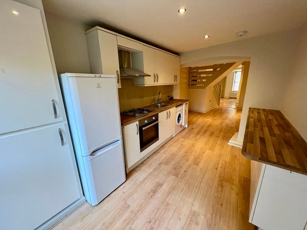 Property photo 3 of 16 Kitchen Alt