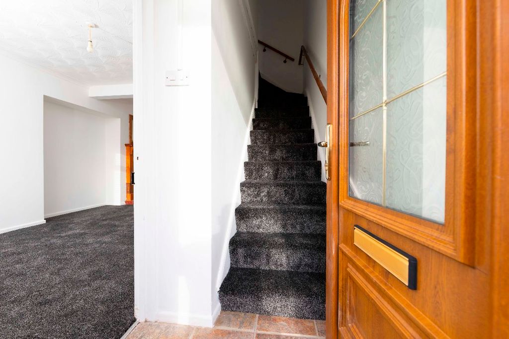 Property photo 2 of 27