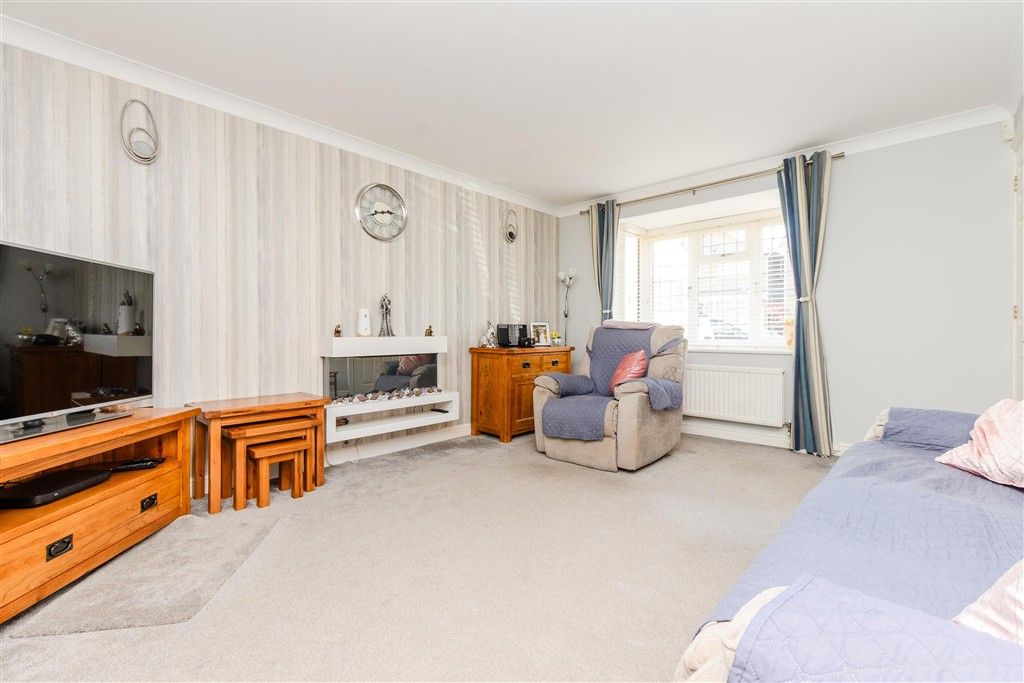 Property photo 1 of 15 Lounge