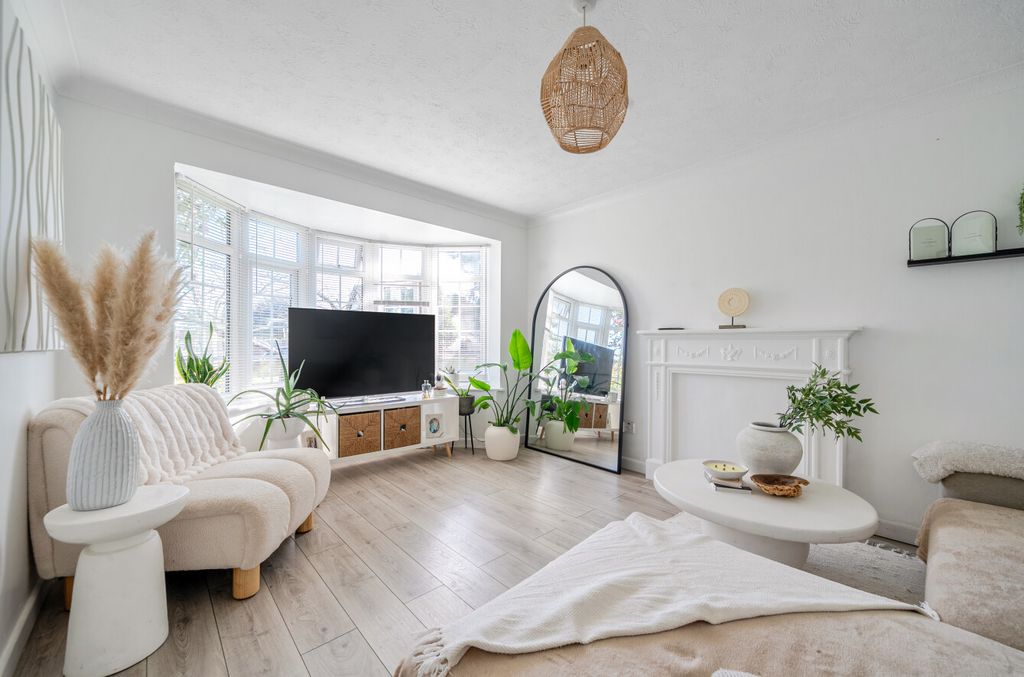 Property photo 2 of 13 1463717-23-6A171E...