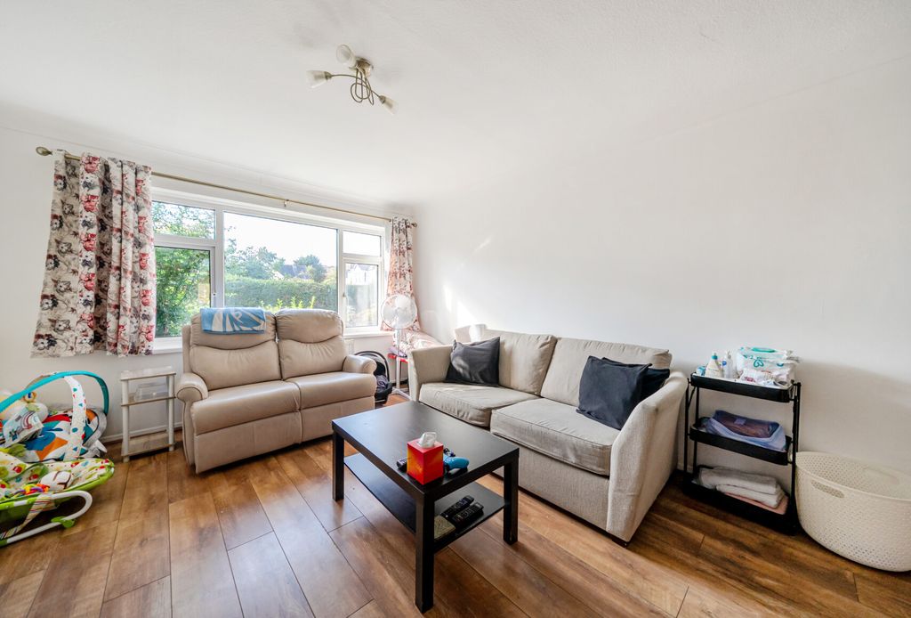 Property photo 3 of 9 1359318-8-68Dbee1...