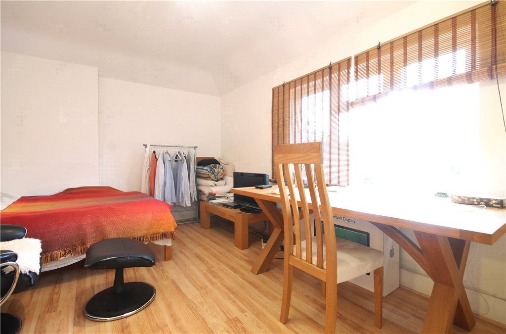 Property photo 2 of 8 Studio Room