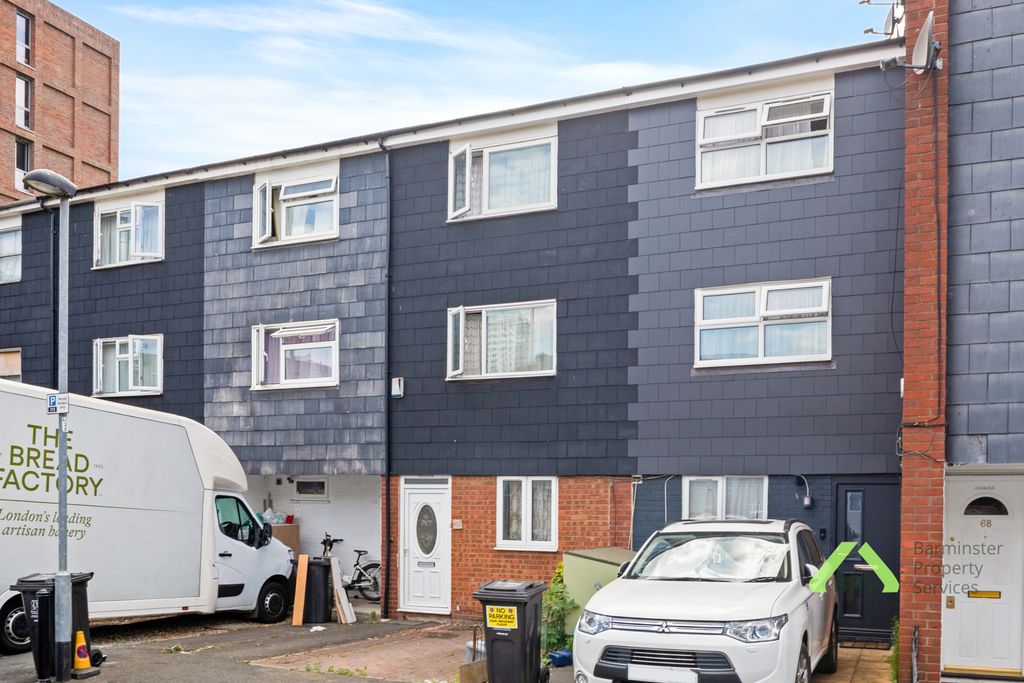 Property photo 1 of 8 Four Bedroom Town House - E5 8Qy