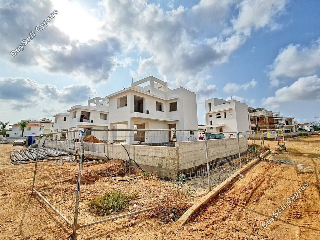 Property photo 2 of 19