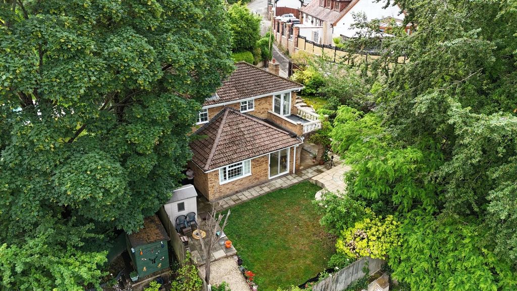 Property photo 2 of 20