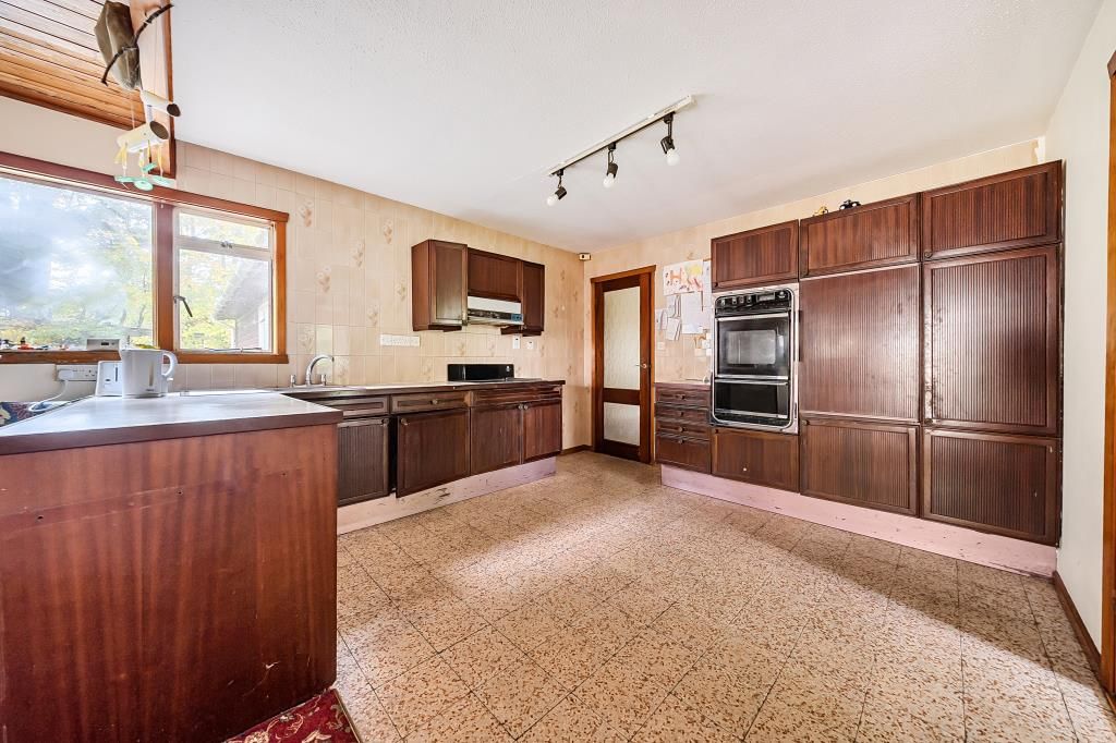 Property photo 2 of 20 Kitchen