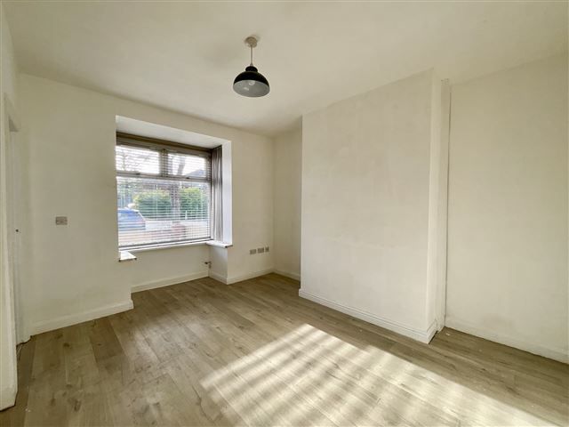 Property photo 3 of 15 Lounge