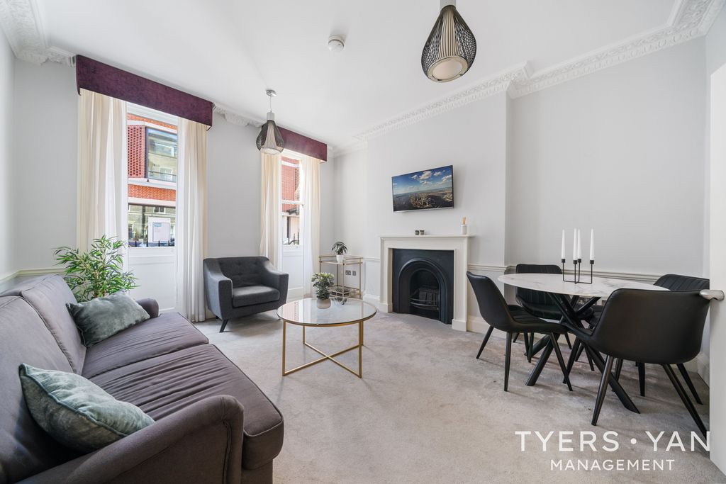 Property photo 1 of 18 Reception Room