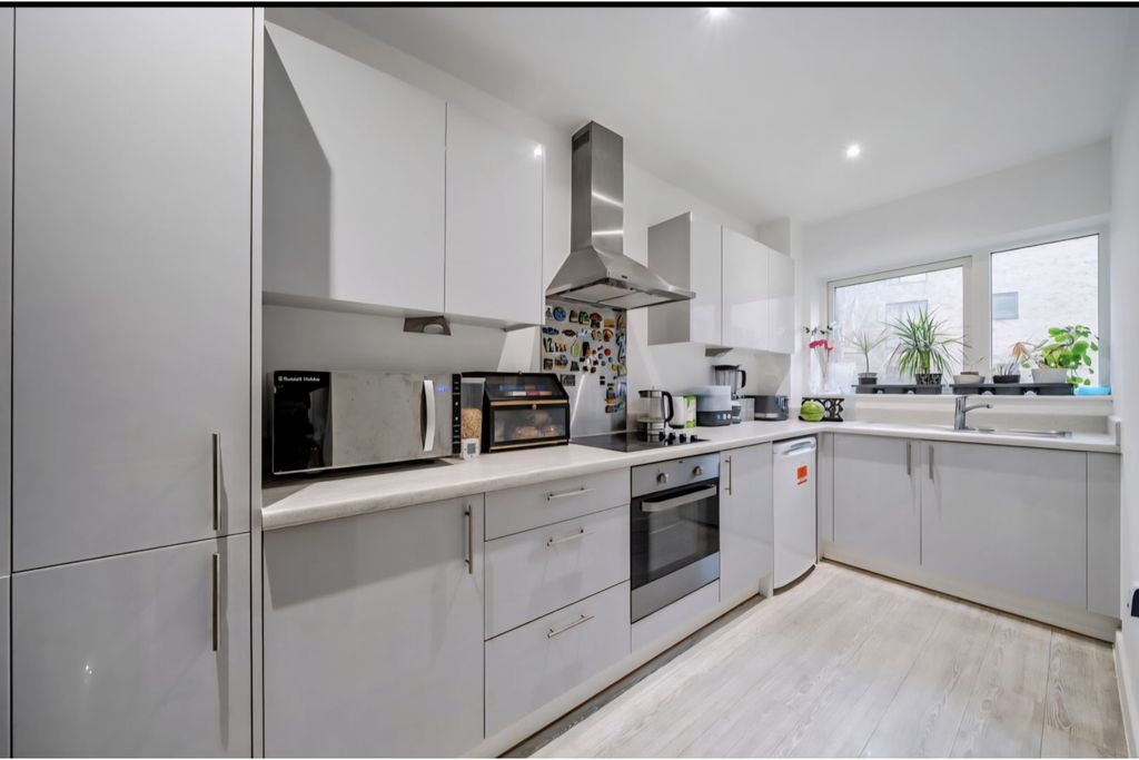 Property photo 2 of 14 Kitchen