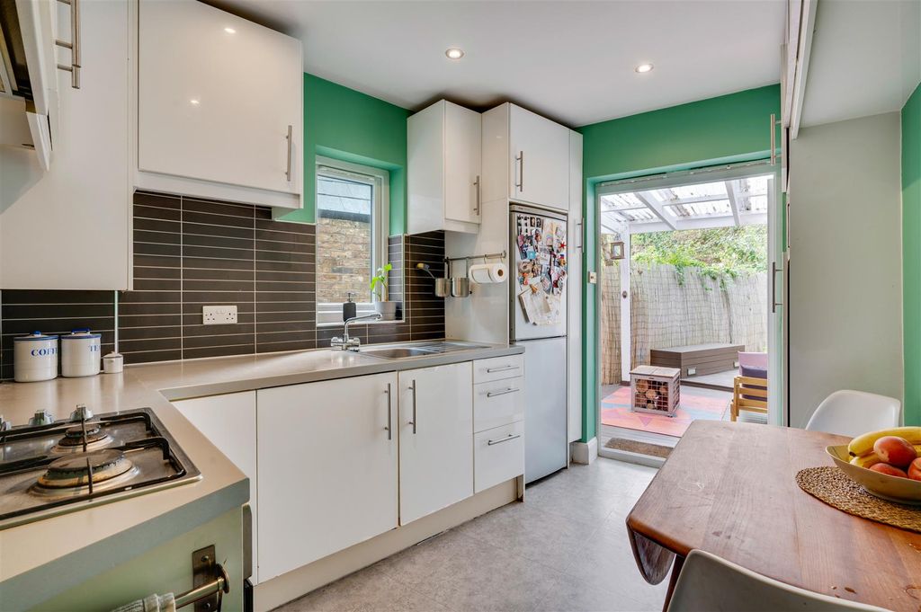 Property photo 2 of 14 Daniels_136 Minet Avenue _013.Jpg