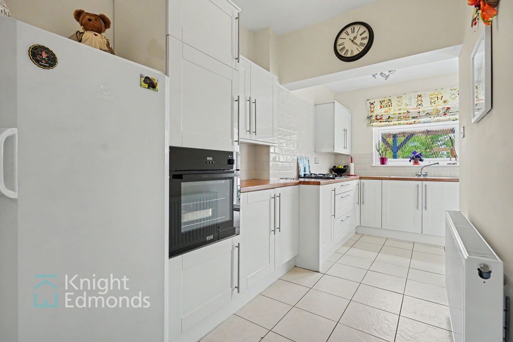 Property photo 2 of 27 Kitchen
