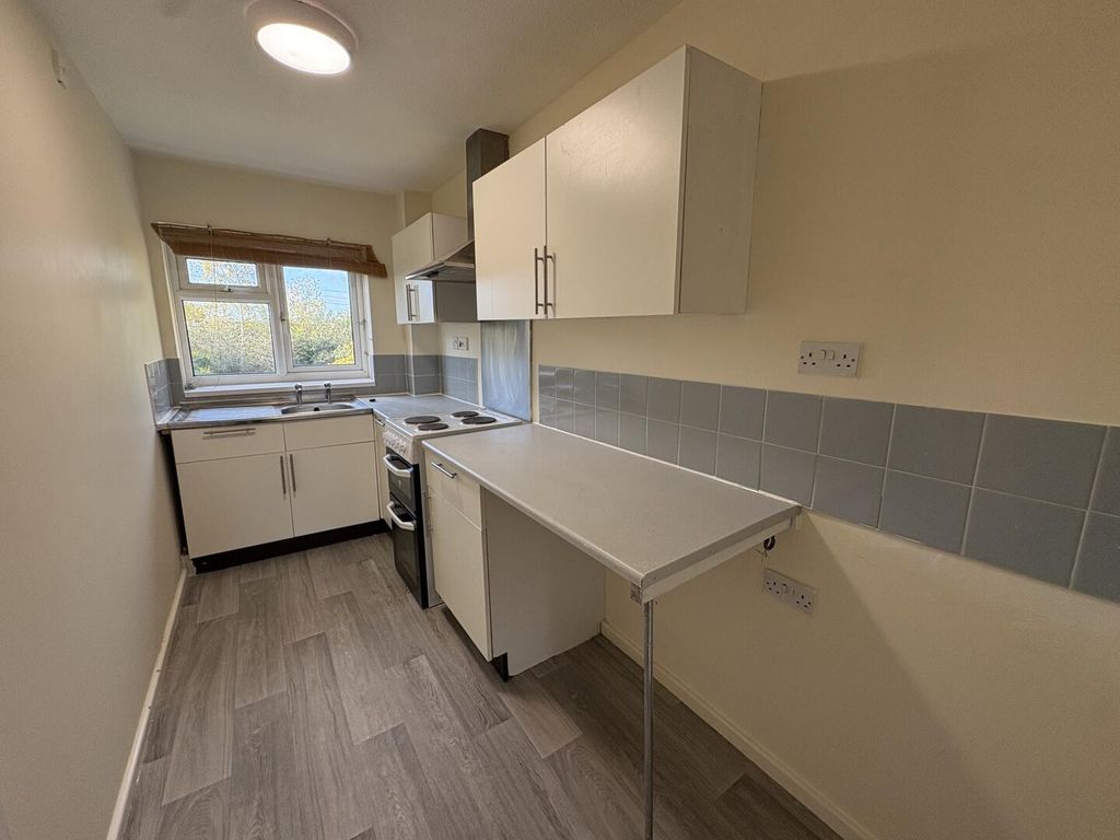 Property photo 2 of 8 Kitchen