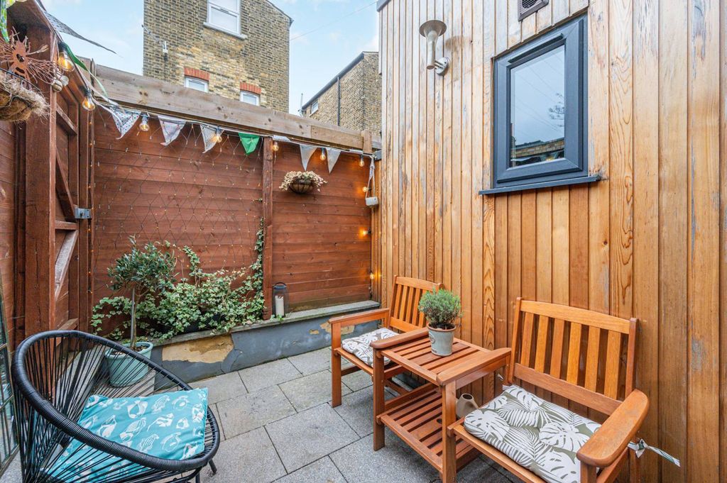 Property photo 3 of 20