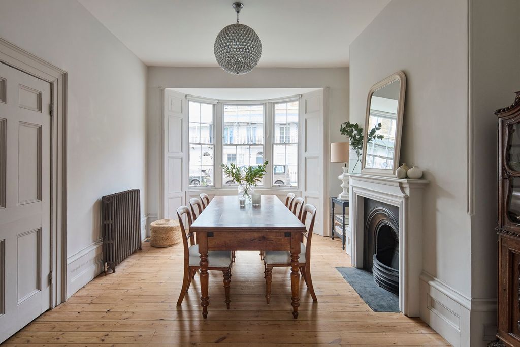 Property photo 2 of 49