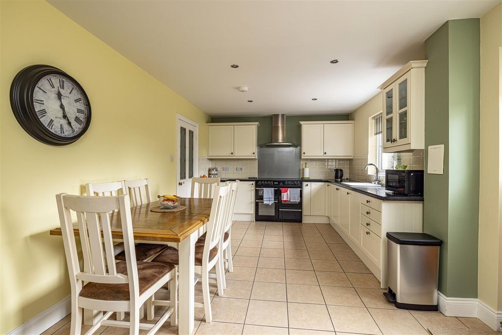 Property photo 2 of 12 15 The Avenue Greenlaw 18.Jpg