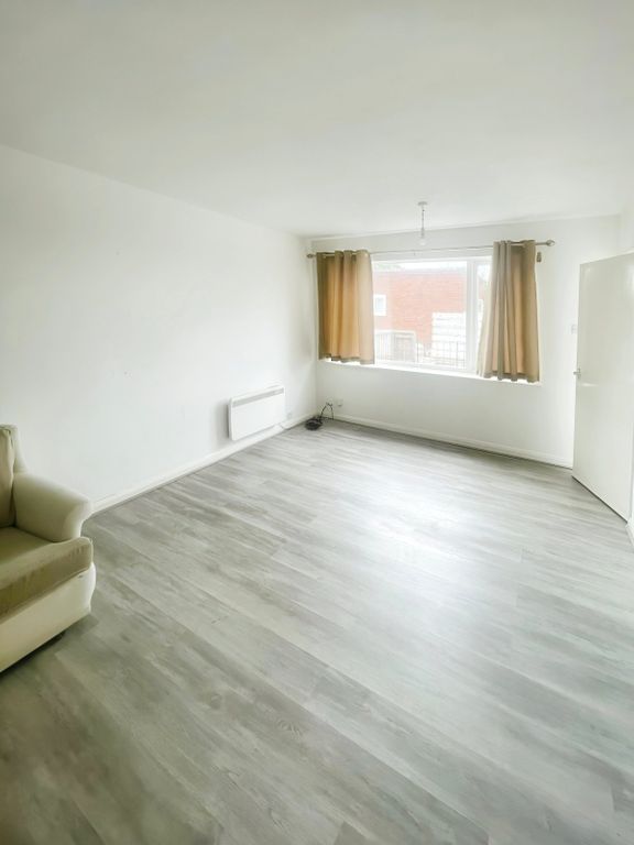 Property photo 2 of 10 Picture No. 11