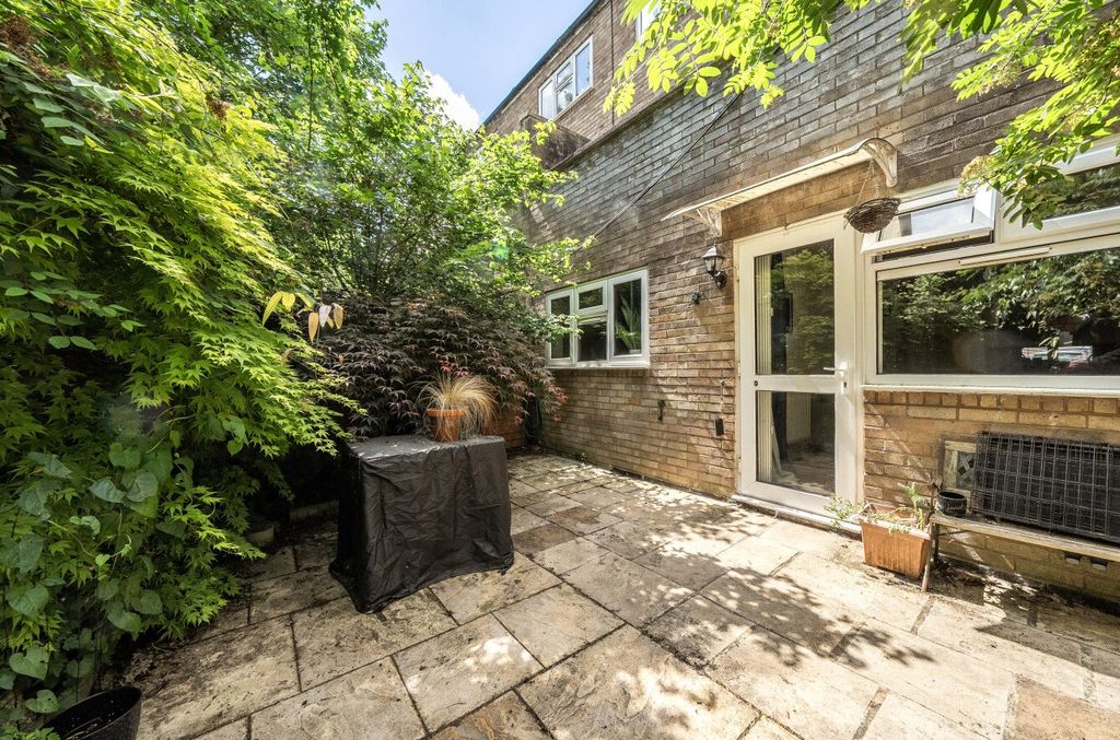 Property photo 2 of 11 Garden
