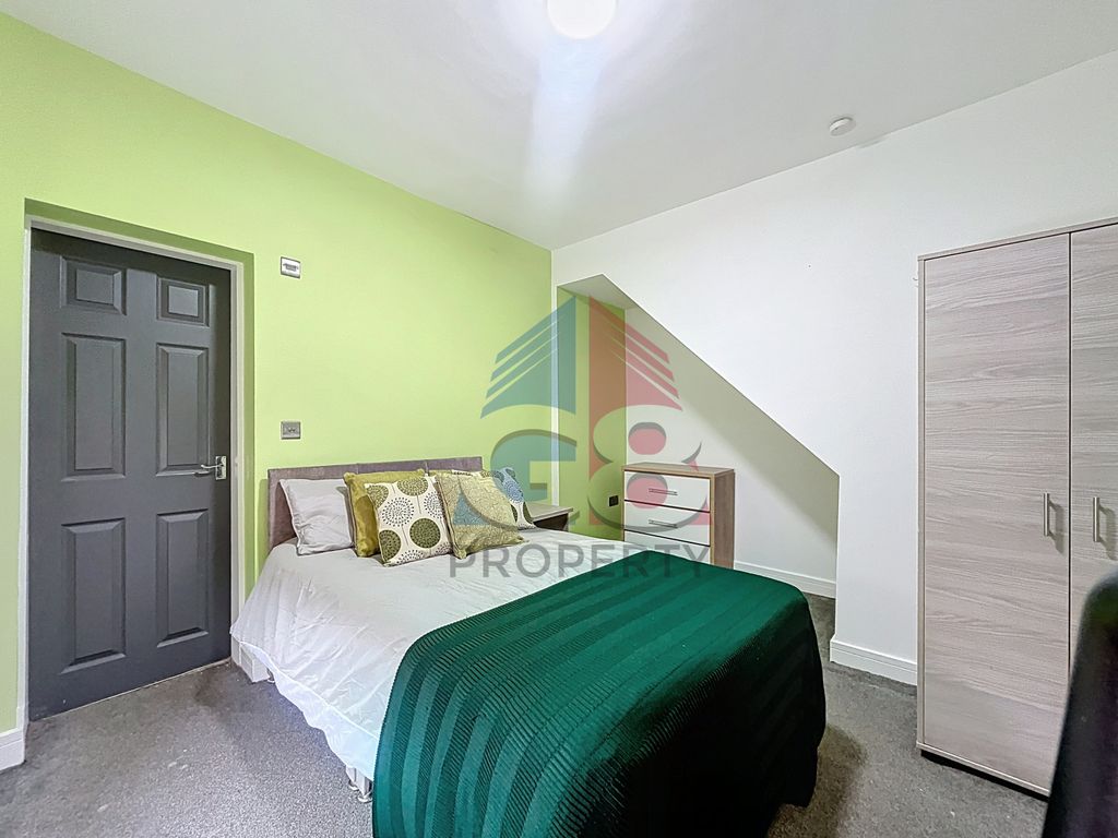 Property photo 3 of 15 Room 1
