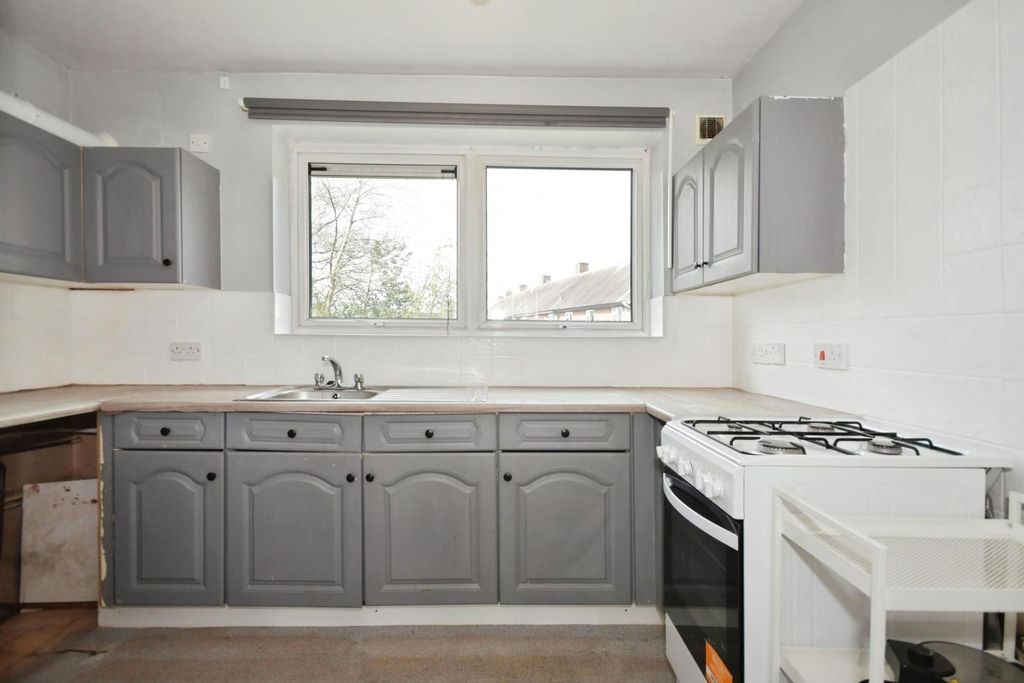 Property photo 3 of 9 Kitchen