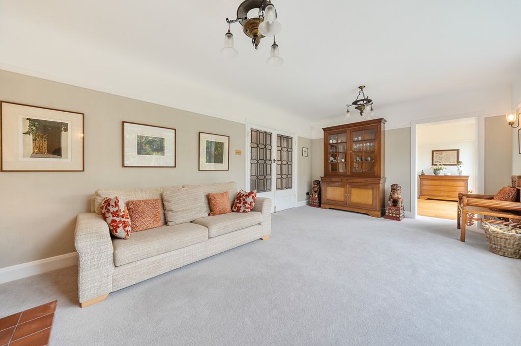 Property photo 2 of 17