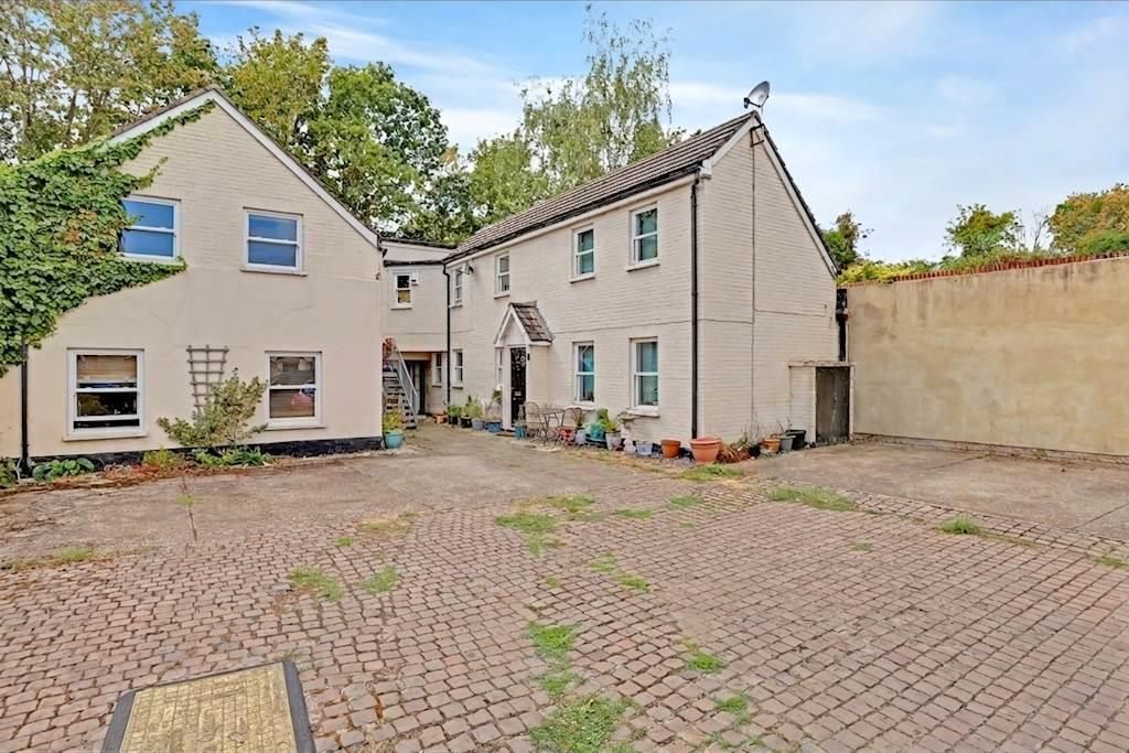 Property photo 2 of 16 01-c2d7Photoclear.Ai-1787299662306-Small.Jpeg