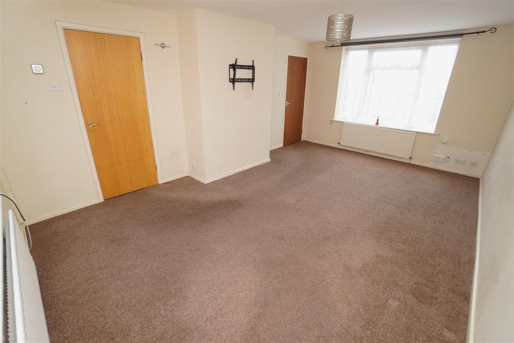 Property photo 3 of 11 Lounge 2.Jpg