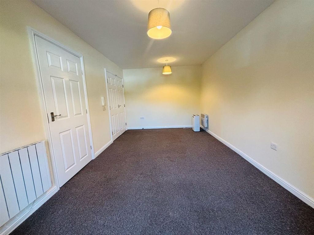 2 bed flat for saleWhitehall Croft, Leeds LS12 photo 4