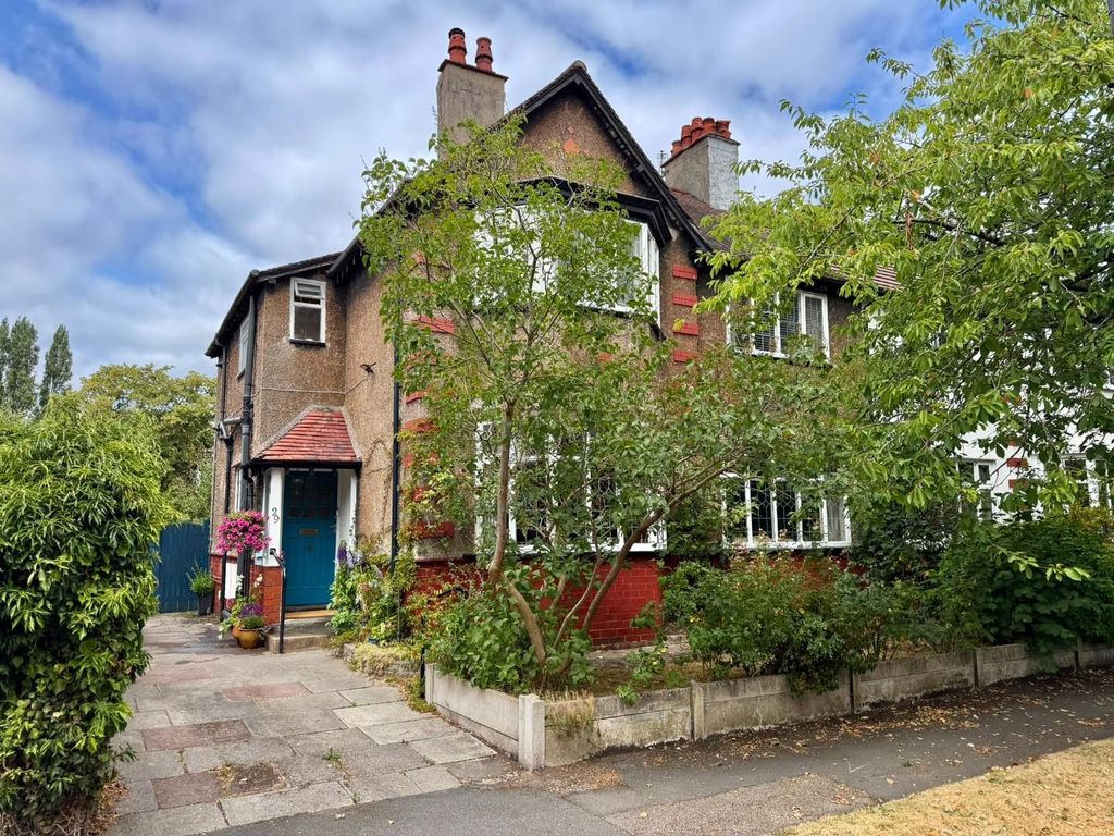 Property photo 1 of 32