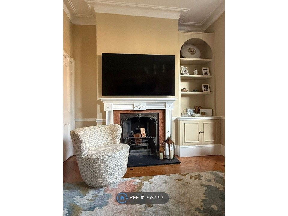 Property photo 3 of 7 Living Room/ Dining Room