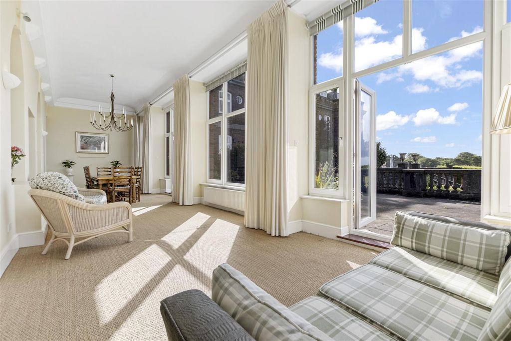 Property photo 3 of 20 Dining/Garden Room (2)