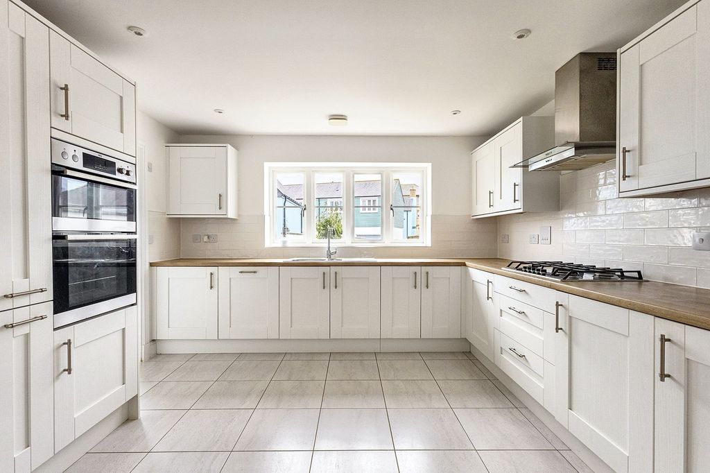 Property photo 3 of 20 Kitchen/Diner