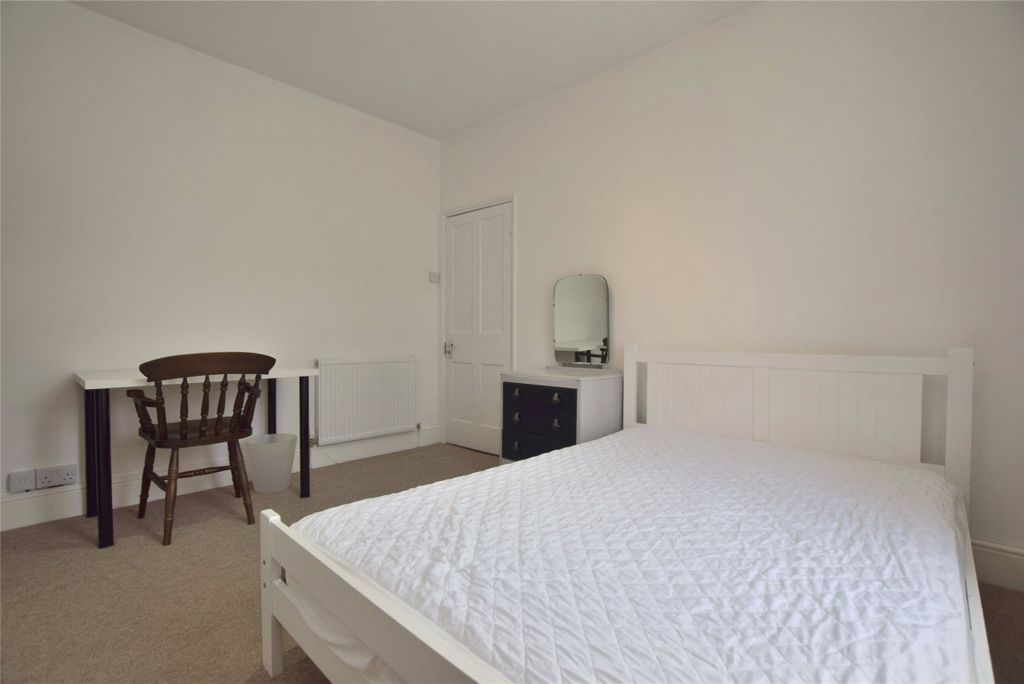 Property photo 2 of 10 Bedroom
