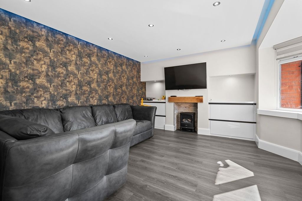 Property photo 2 of 39 4056018