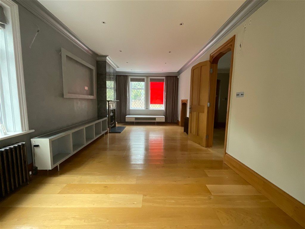Property photo 2 of 12 Lounge