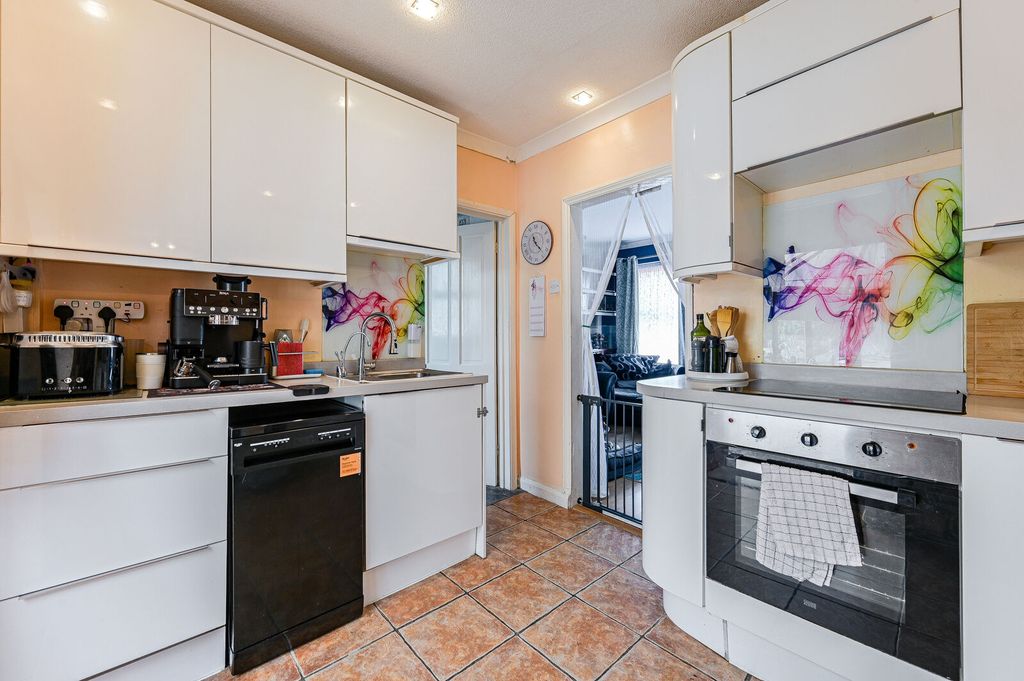 Property photo 3 of 23