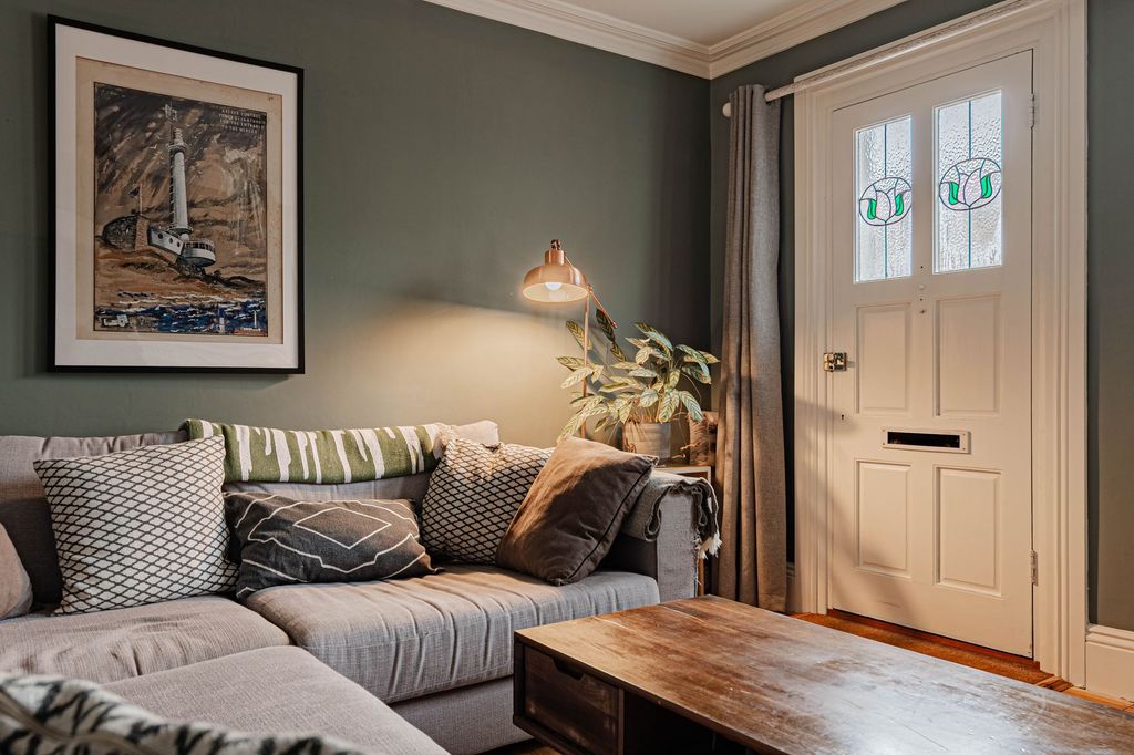 Property photo 3 of 24 Living Room (2)