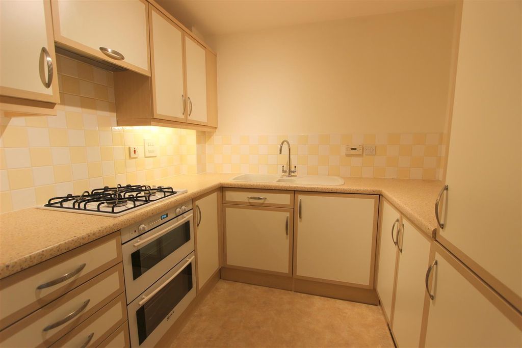 Property photo 2 of 10 Kitchen