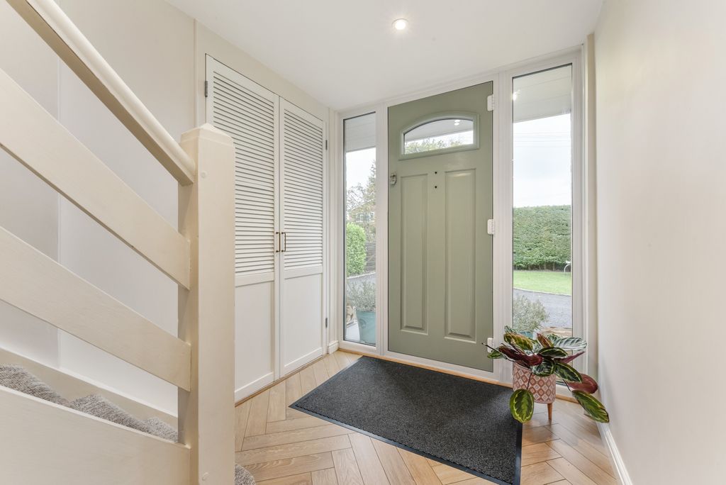 Property photo 3 of 31