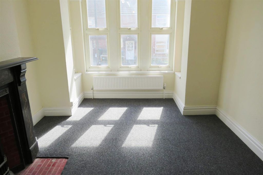 Property photo 1 of 19 Living Room