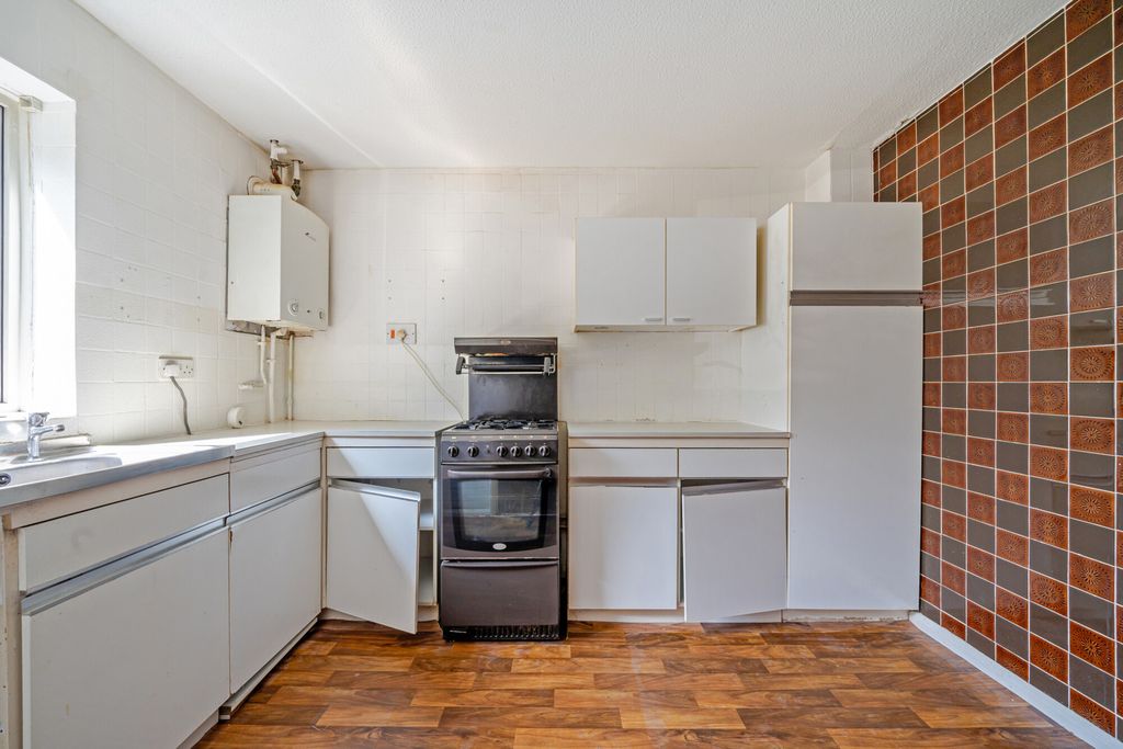Property photo 3 of 20 Kitchen