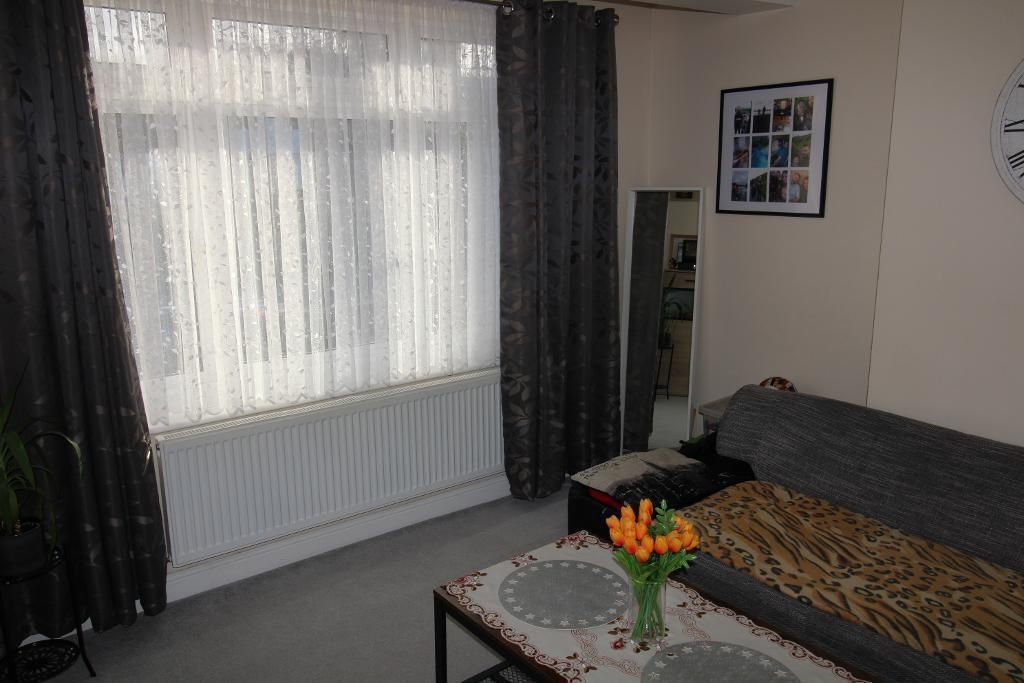 Property photo 3 of 13 Lounge