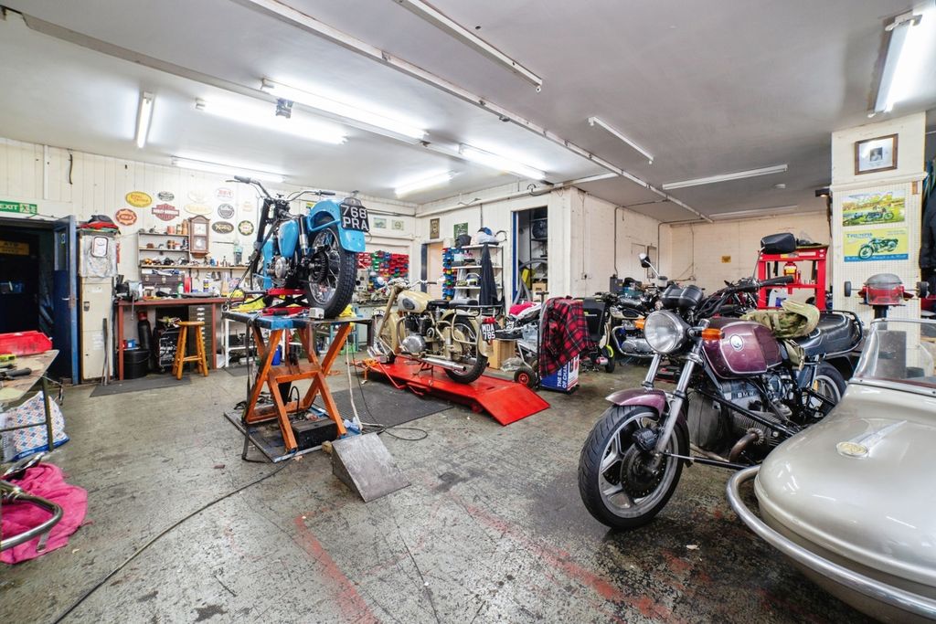 Property photo 3 of 20 Pbox-Img.Jpg