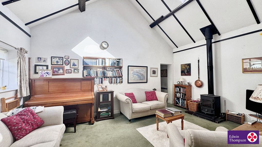 Property photo 3 of 28