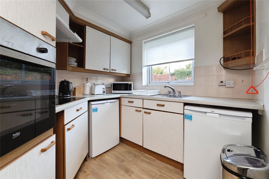 Property photo 3 of 12 Kitchen