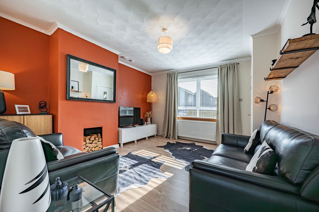 Property photo 2 of 25