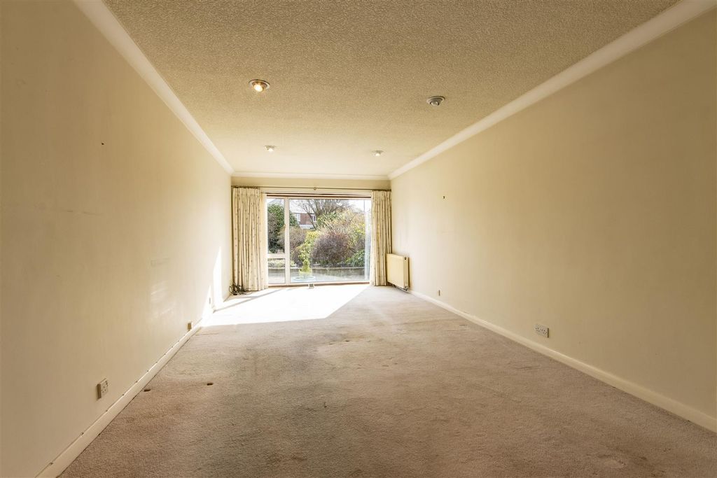 Property photo 2 of 11 Living Room